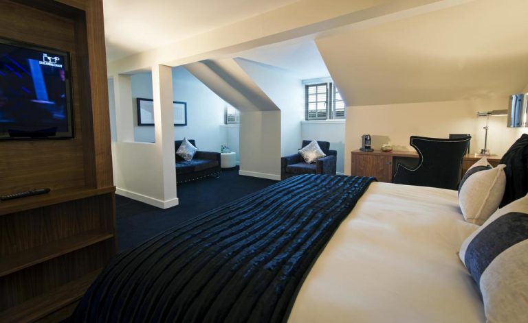 Hotel Colessio room2 768x471